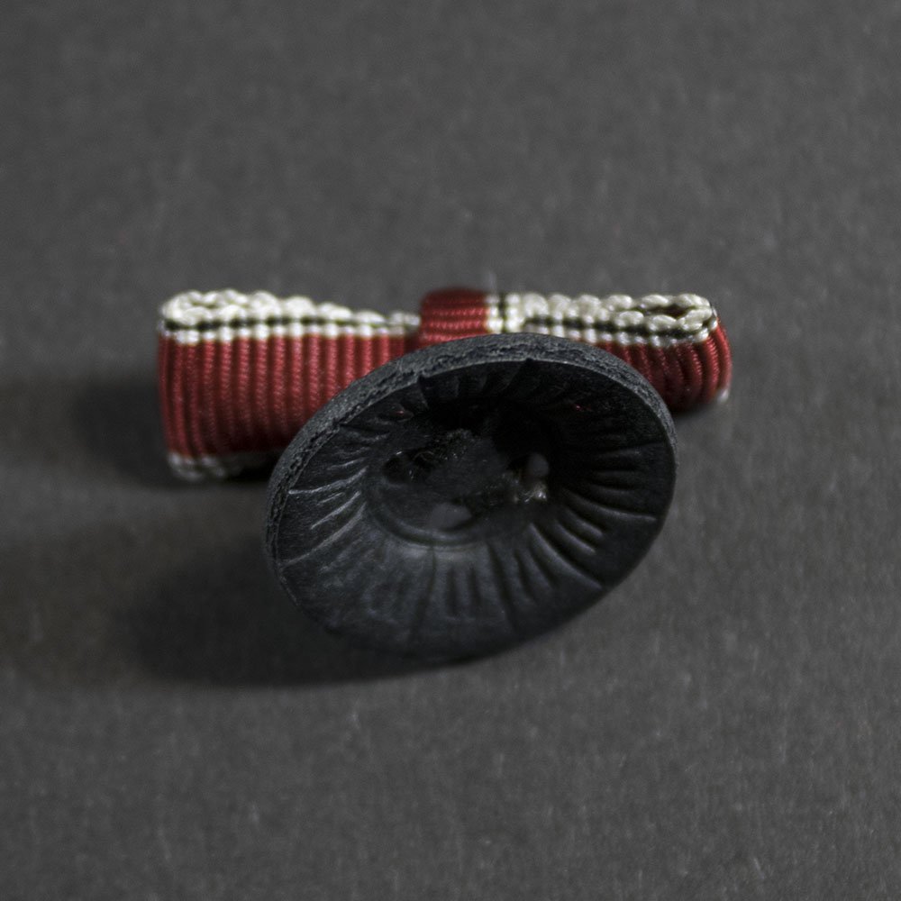 Button (bow) – Austria medal — image 3