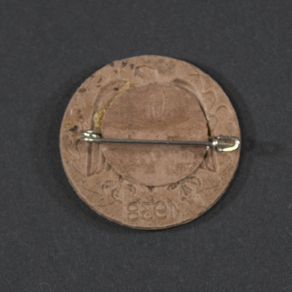 Hitler Youth Pressed Paper Day Badge (1938) — image 2