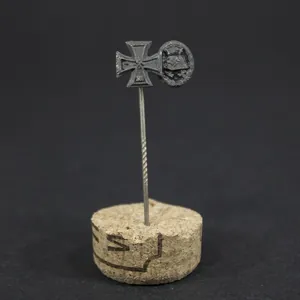 Iron cross / black wound badge pin