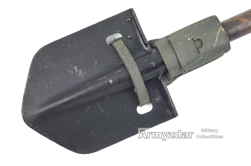 WW2 Italian shovel with carrier — image 2