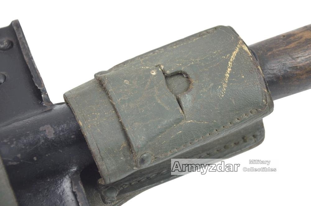 WW2 Italian shovel with carrier — image 4