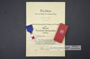 Treudienst-Ehrenzeichen 2. Stufe für 25 Jahre in box with decree