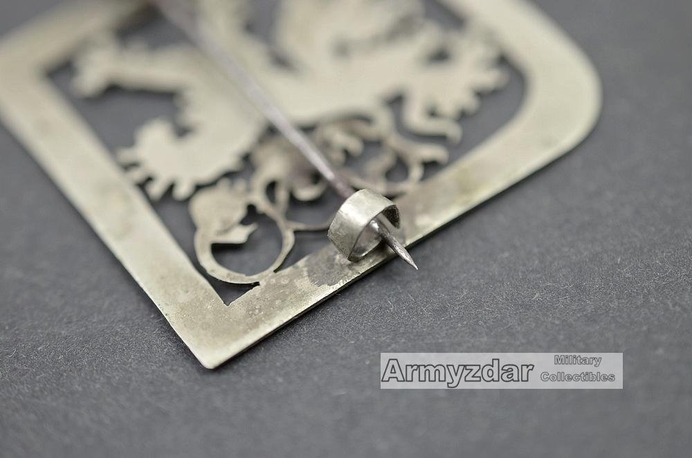 Protectorate brooch — image 4