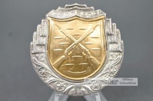 Czechoslovakian gold badge for shooter from rifle