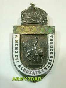 Austria-Hungary cap badge – A NEMZETY ALDOZATKÉSZSÉG SZOBRA