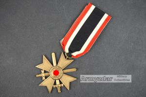 Kriegsverdienstkreuz mit schw. (39) R. Bergs, Gablonz