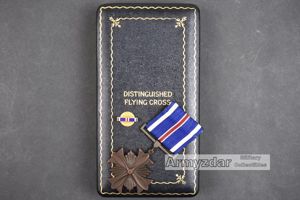 US WW2 Distinguished flying cross in box