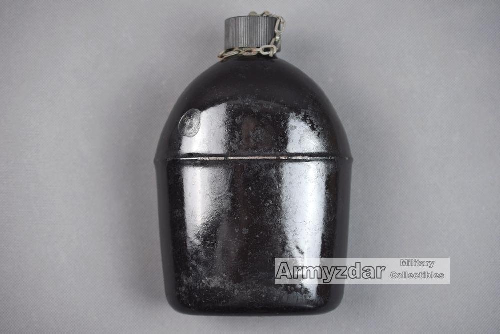 WW2 USMC Enamel Canteen '1942' — image 2