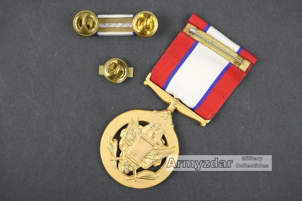 U.S. Army Distinguished Service Medal in box — image 2