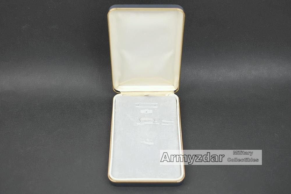 US Army medale Legion of Merit in box — image 4