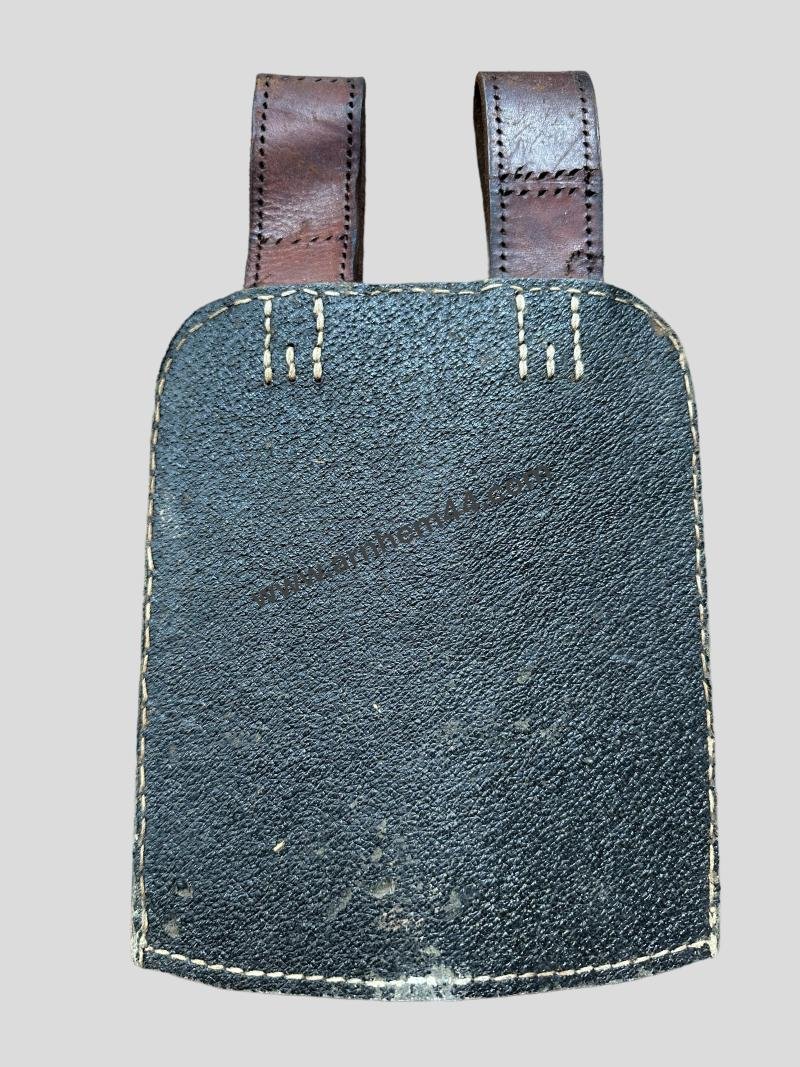 German WWII Entrenching Tool Carrier Case 1944 — image 2