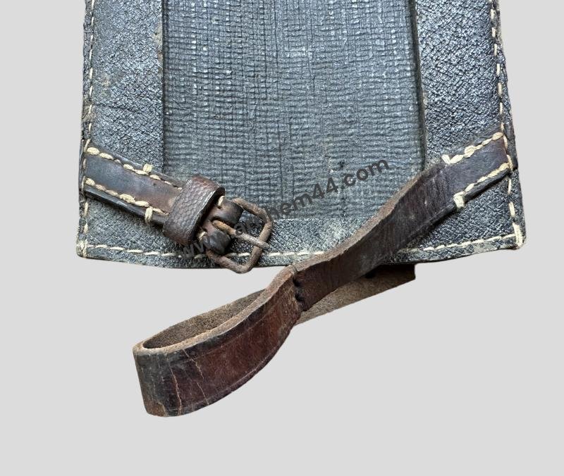 German WWII Entrenching Tool Carrier Case 1944 — image 4