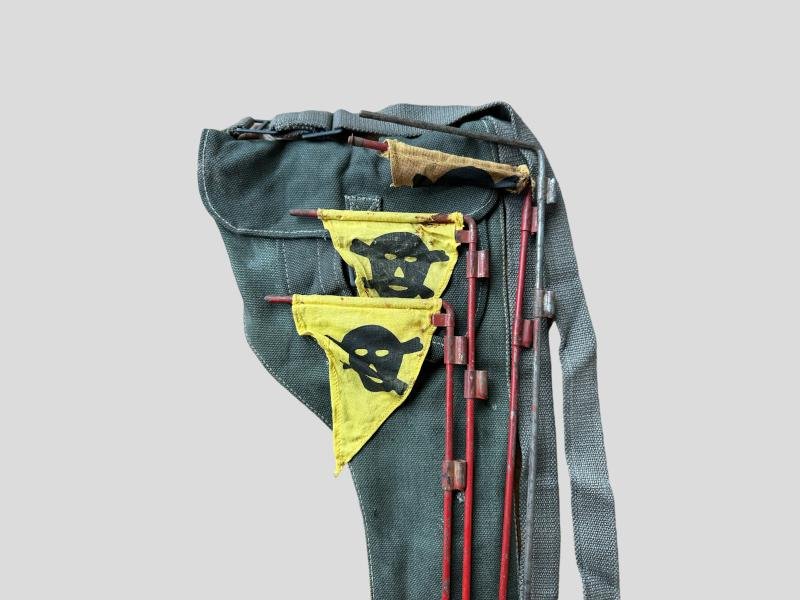 WH (HEER) Gas Warning Flags with Carrying Pouch — image 2