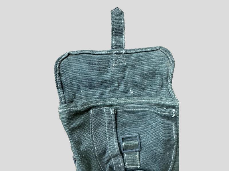 WH (HEER) Gas Warning Flags with Carrying Pouch — image 3