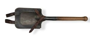 German Late-War Entrenching Tool and Carrying Case