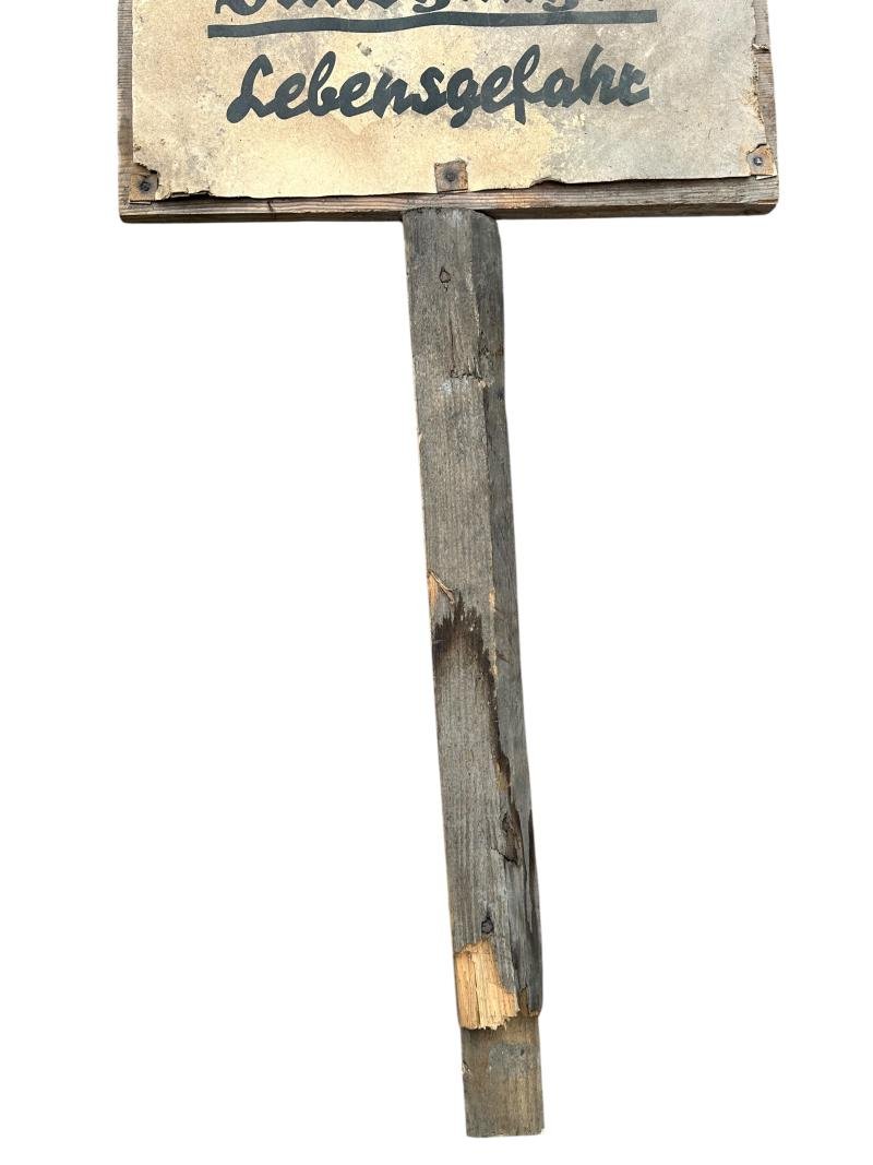 Wooden Sign 'Achtung Blindgänger Lebensgefahr' — image 2