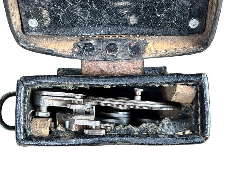 Wehrmacht 'Messdreieck 34' in Carrying Pouch — image 18