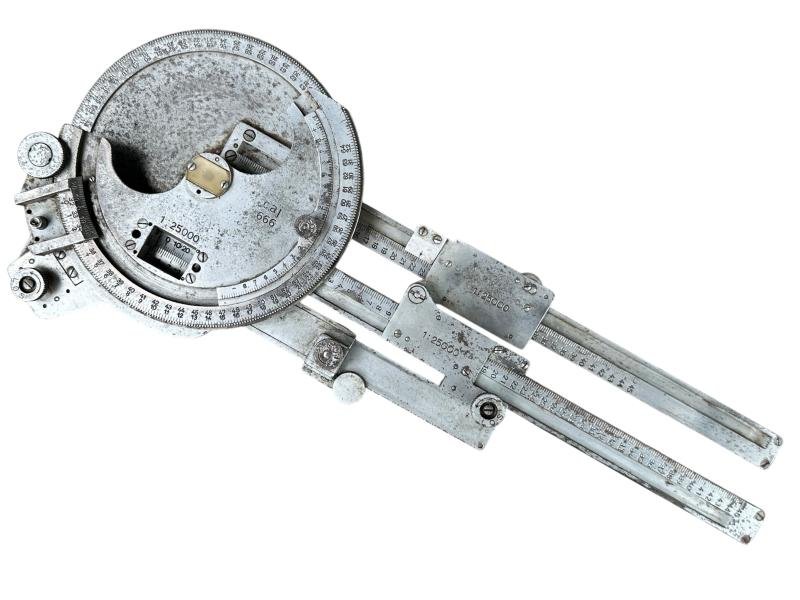 Wehrmacht 'Messdreieck 34' in Carrying Pouch — image 2