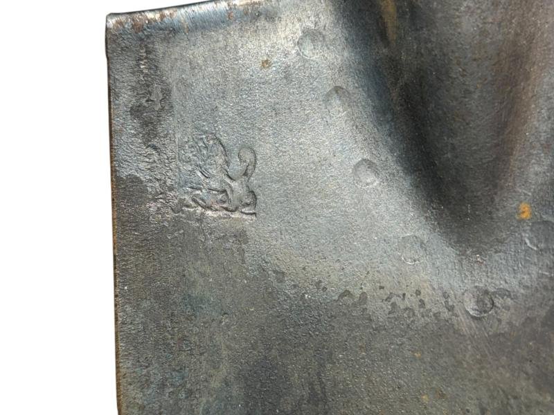 German WWII Entrenching Tool Carrier + straight shovel — image 10