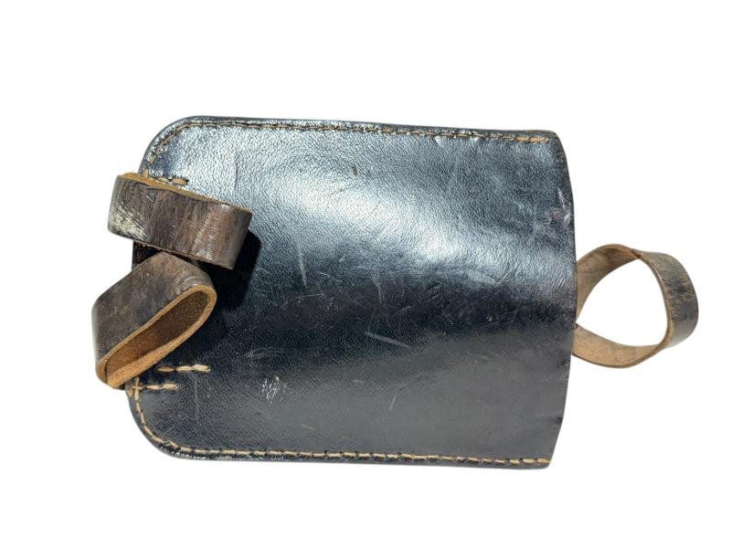 German WWII Entrenching Tool Carrier + straight shovel — image 3