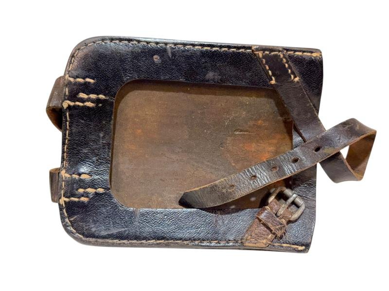 German WWII Entrenching Tool Carrier + straight shovel — image 4