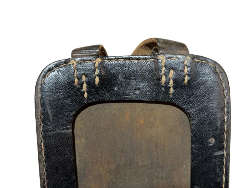 German WWII Entrenching Tool Carrier + straight shovel — image 5