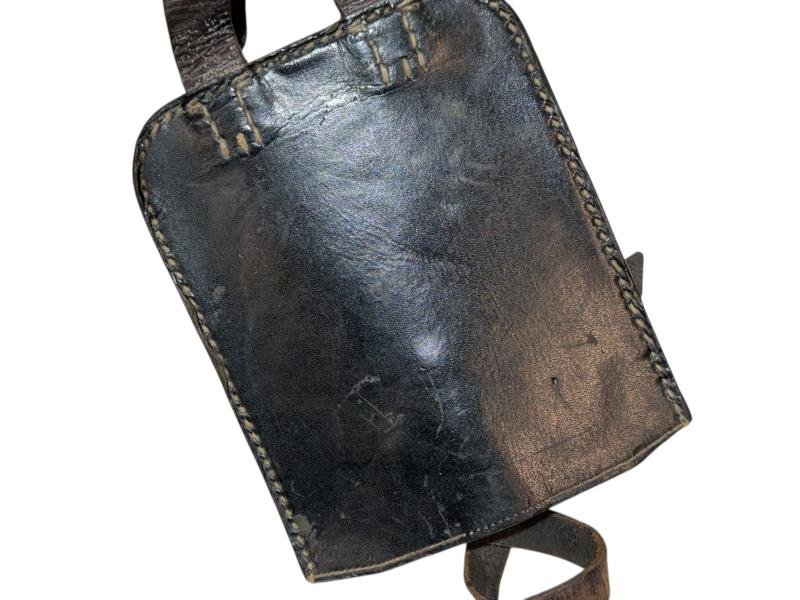 German WWII Entrenching Tool Carrier — image 5
