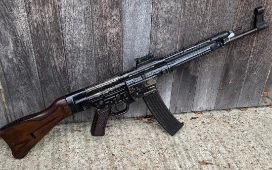 Deactivated WW2 German MP44 Assault Rifle — image 6