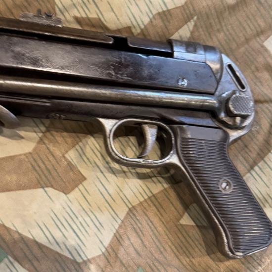 Deactivated WW2 German MP40 bnz 1942 — image 2