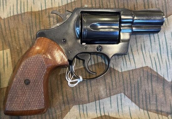 Deactivated Colt .38 Detective Special revolver — image 4