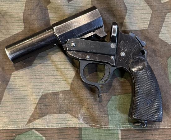 Deactivated WW2 German LP34 Flare Pistol — image 6