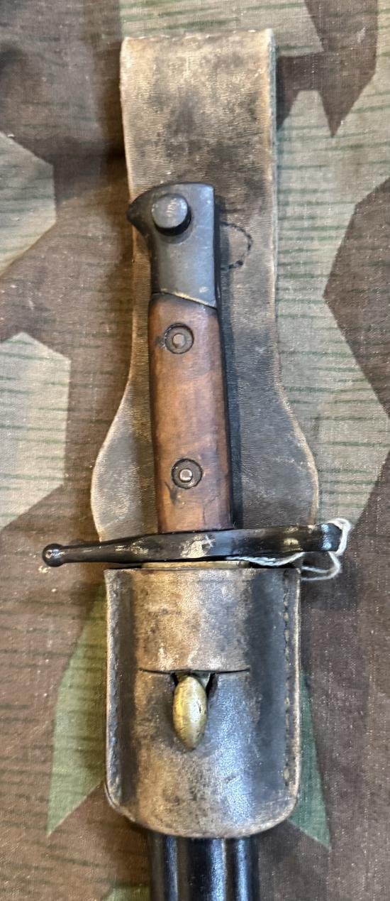 WW2 Italian Carcano Bayonet with frog — image 2