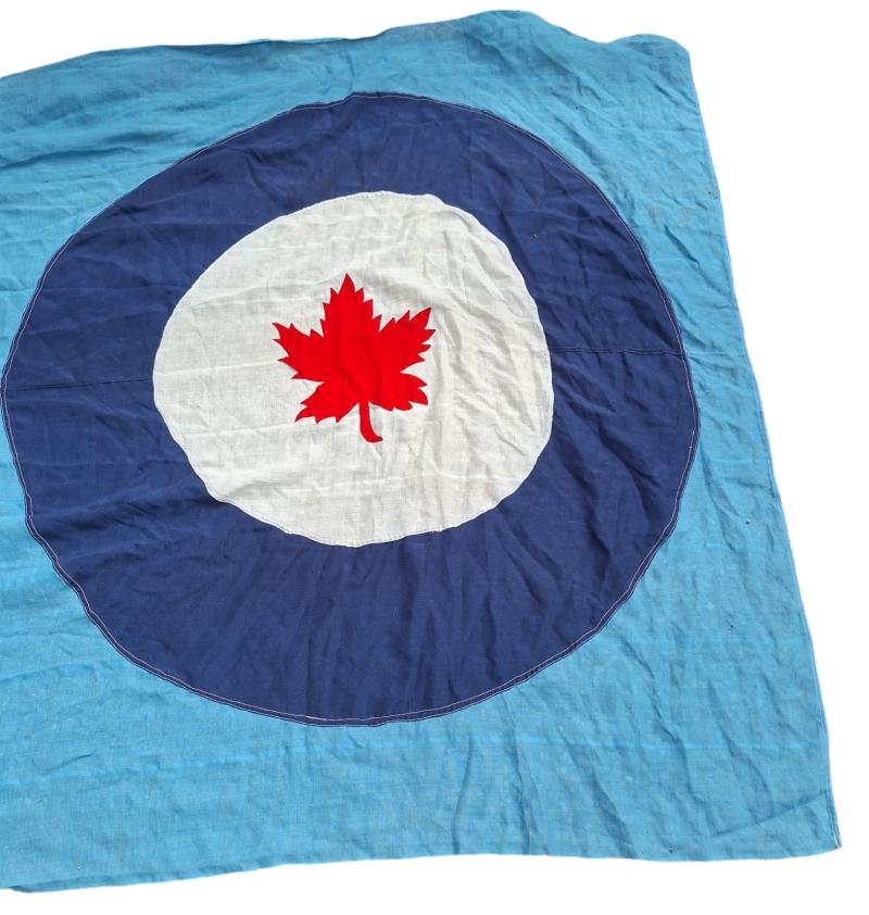 A royal ROYAL CANADIAN AIR FORCE (R.C.A.F) FLAG — image 9