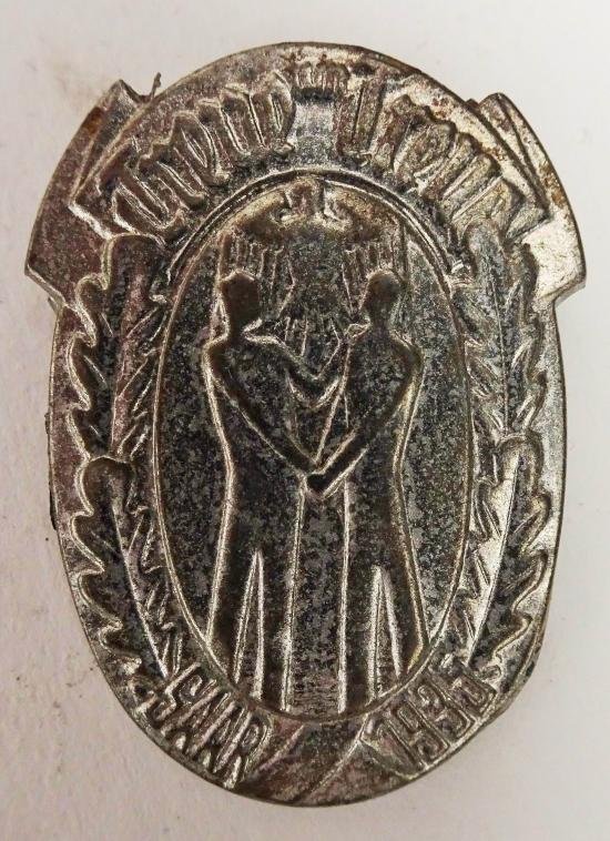 a ww2 german Treue um Treue Saar 1935 Tinnie. — image 2