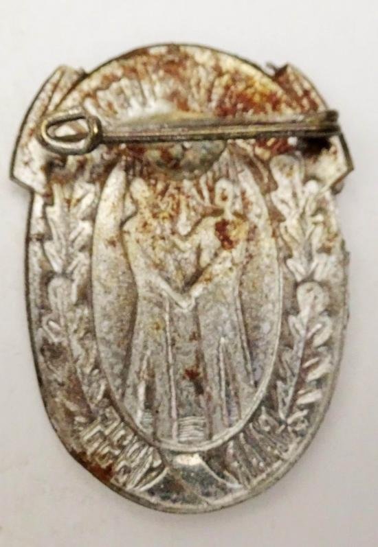 a ww2 german Treue um Treue Saar 1935 Tinnie. — image 6