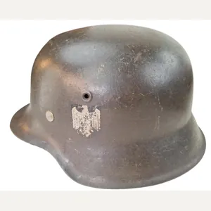 a wehrmacht heer ckl66 m42 single decal helmet