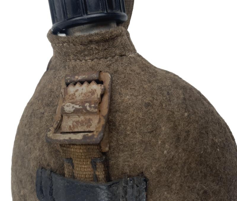 in used condition Wehrmacht M31 canteen with Bakelite cup — image 7