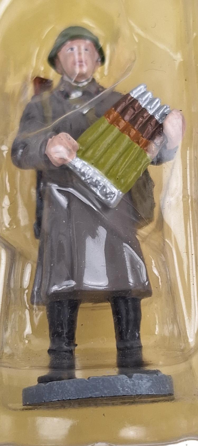 a postwar Russian artillery toy figure in new condition — image 2