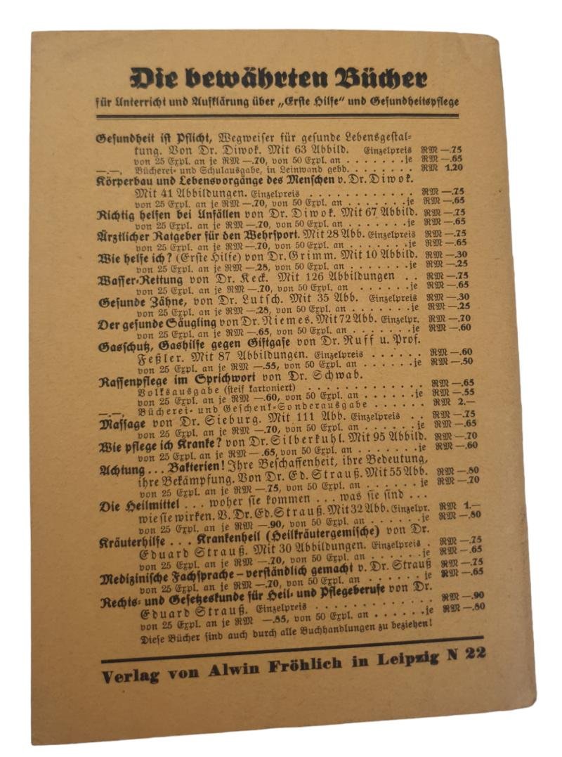 A german ww2 red cross emergency bandaging technique instruction booklet — image 8