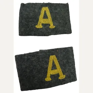 wehrmacht shoulder straps slid with a yellow 'A'