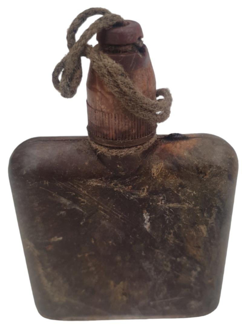 a wehrmacht a bottle off 'Hautentgiftungsmittel ' — image 2