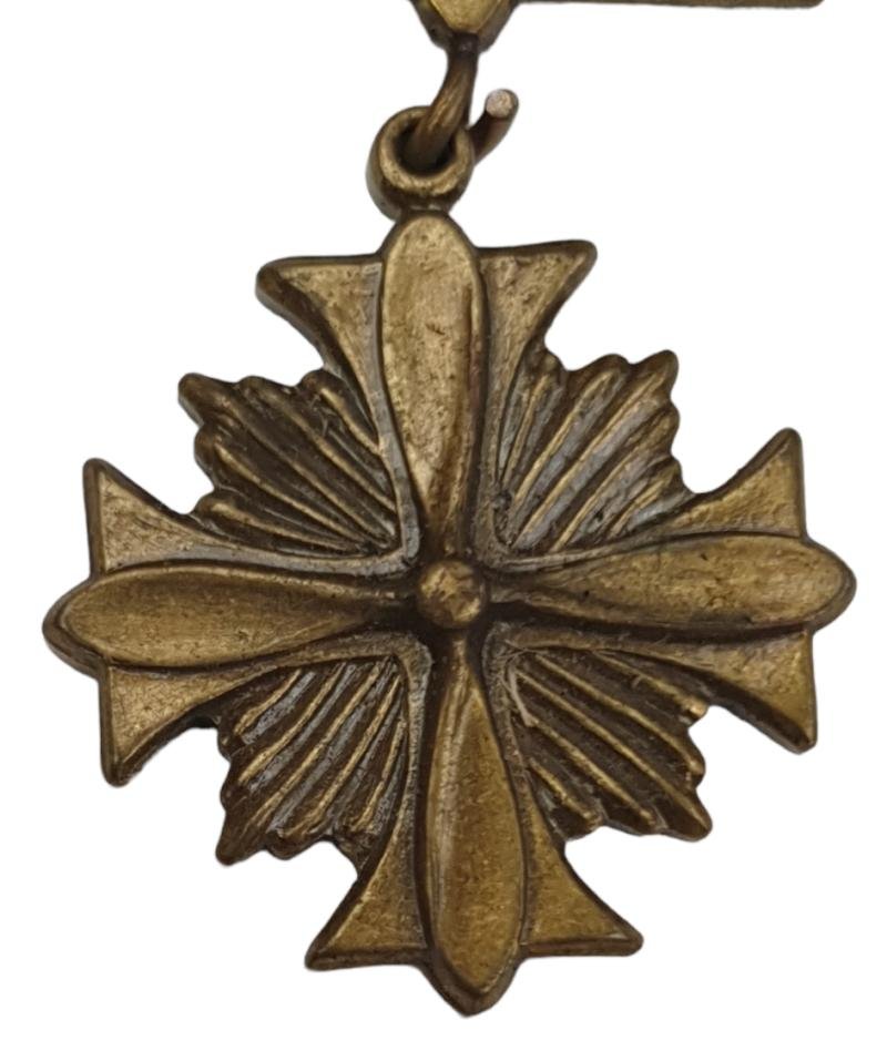 A. U.S Military Distinguished Flying Cross miniatuur — image 3