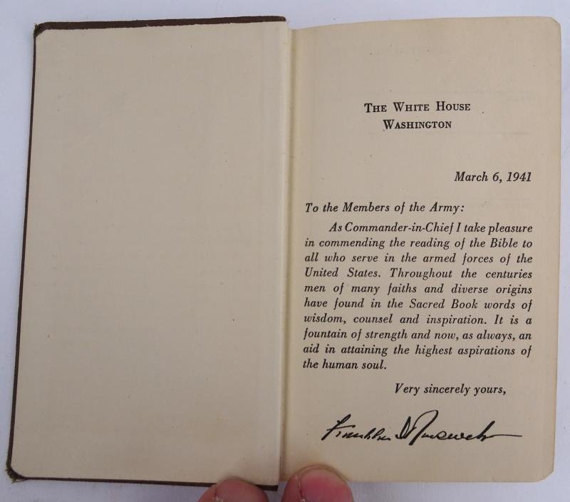 a us reading from the holy scriptures for jewish soldiers and sailors — image 2