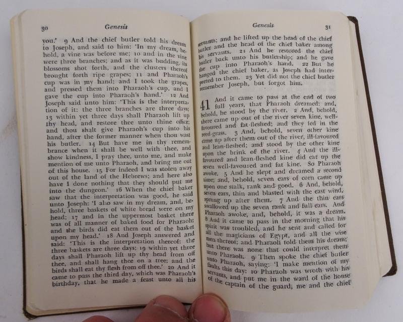 a us reading from the holy scriptures for jewish soldiers and sailors — image 5