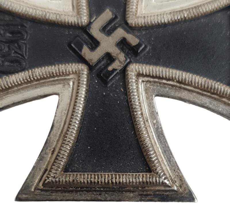 a german ww2 iron cross .first class — image 4
