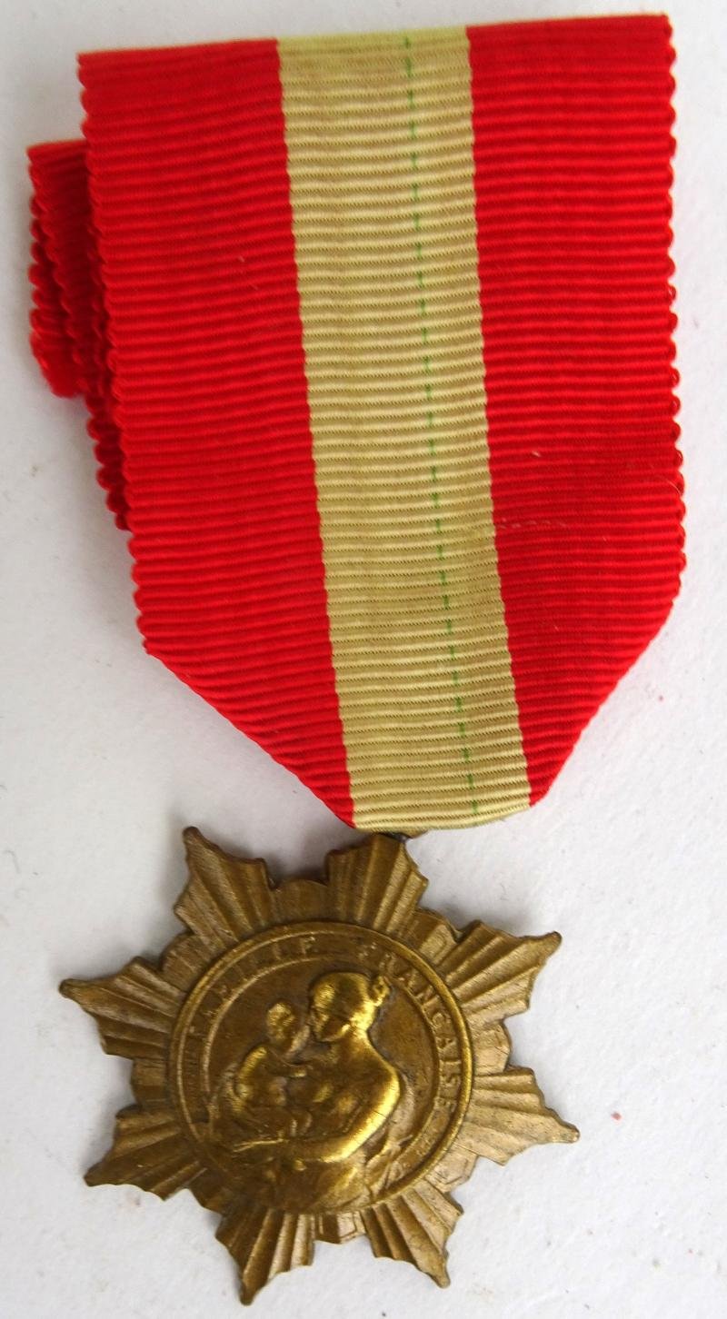 a france Medal of the French Family — image 3