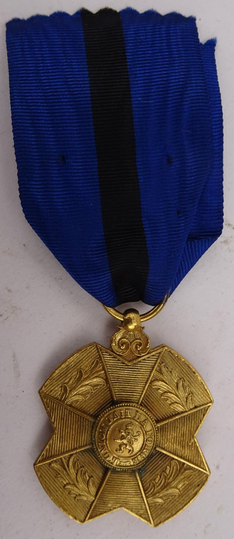 a Belgian medal of the Order of Leopold II — image 3