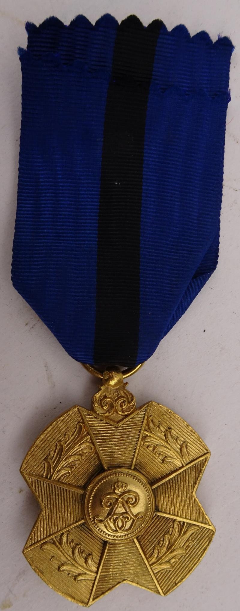 a Belgian medal of the Order of Leopold II — image 5