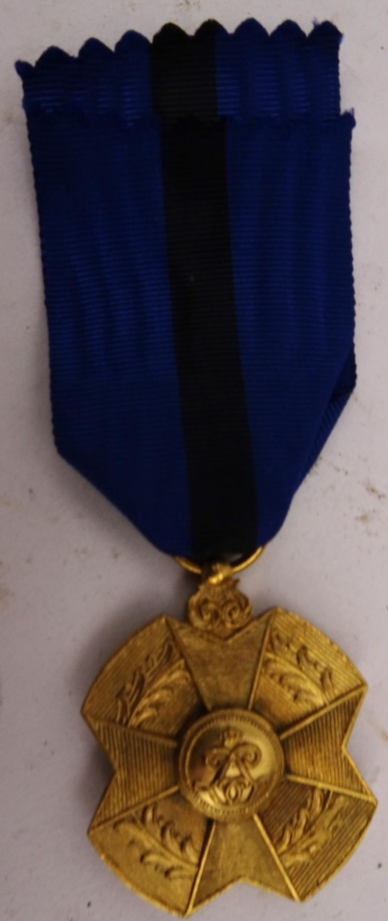 a Belgian medal of the Order of Leopold II — image 8