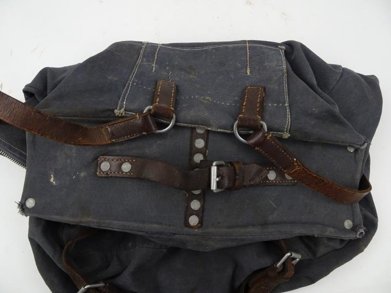 A luftwaffe officer's clothing bag — image 10